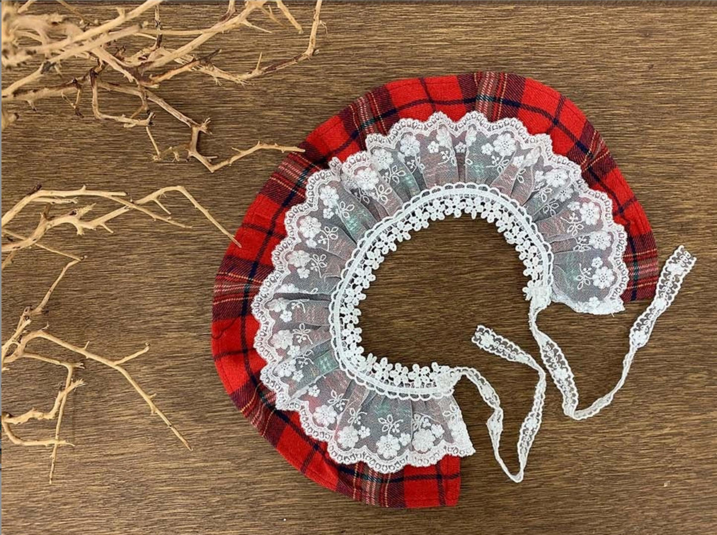 Christmas Check Lace Cape for Dogs – Red & Green