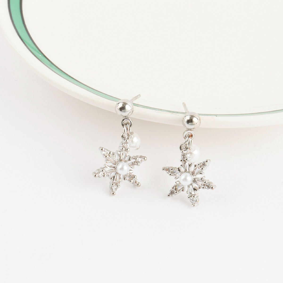 Snowflake Pearl Drop Earrings – Dainty Winter Sparkle