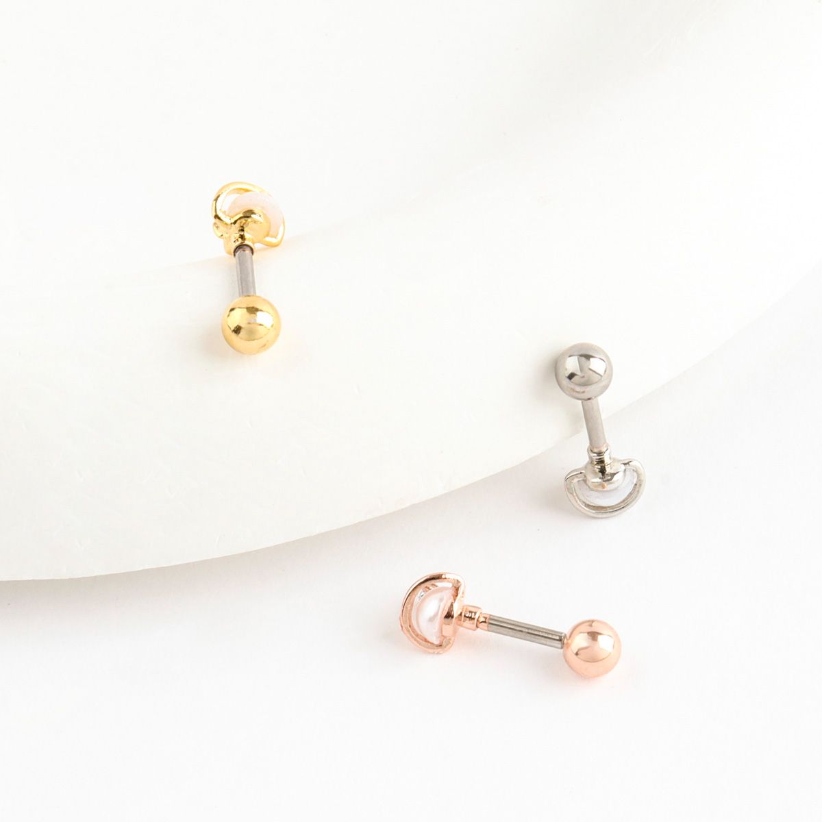Saturn Pearl Planet Barbell Piercing - Cubic Zirconia Detail