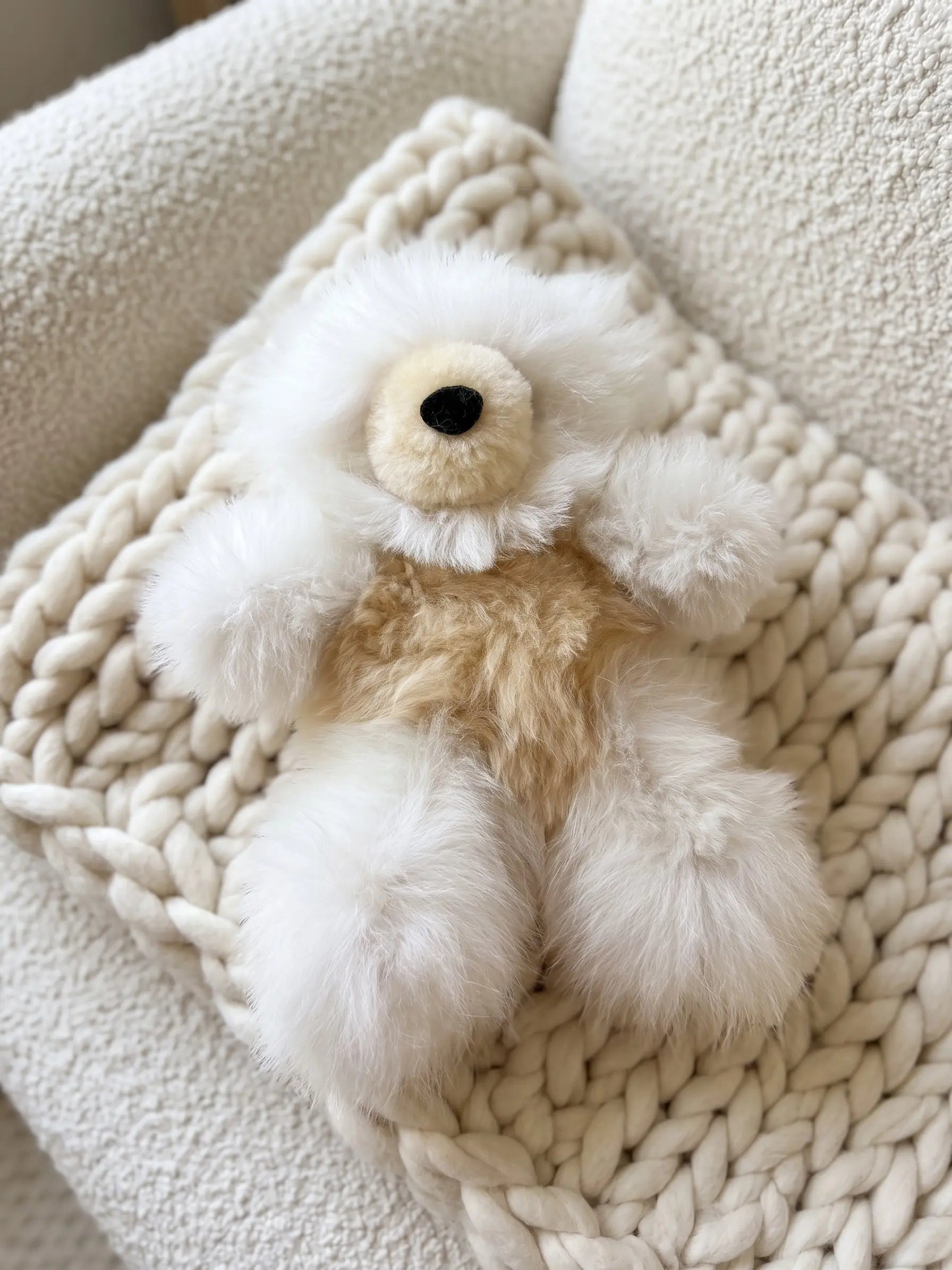 Coquette aesthetic real alpaca teddy bear keychain 8ttitto8, 20cm Peruvian fur bag charm creamy white natural beige two-tone flat lay.
