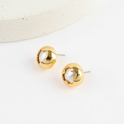 3D Clover Shell Stud Earrings with Swarovski Pearl | Downtown Chic