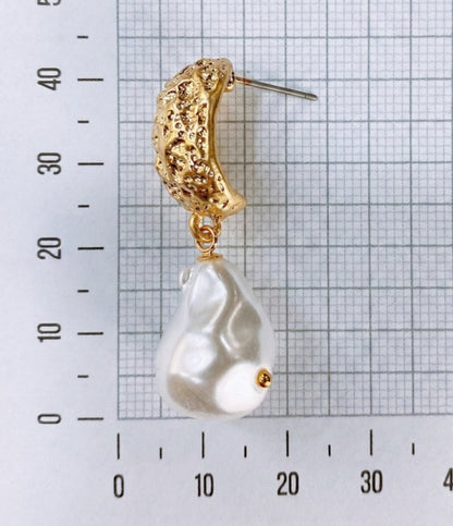 Vintage Hammered Baroque Pearl Drop Earrings - Gold/Silver