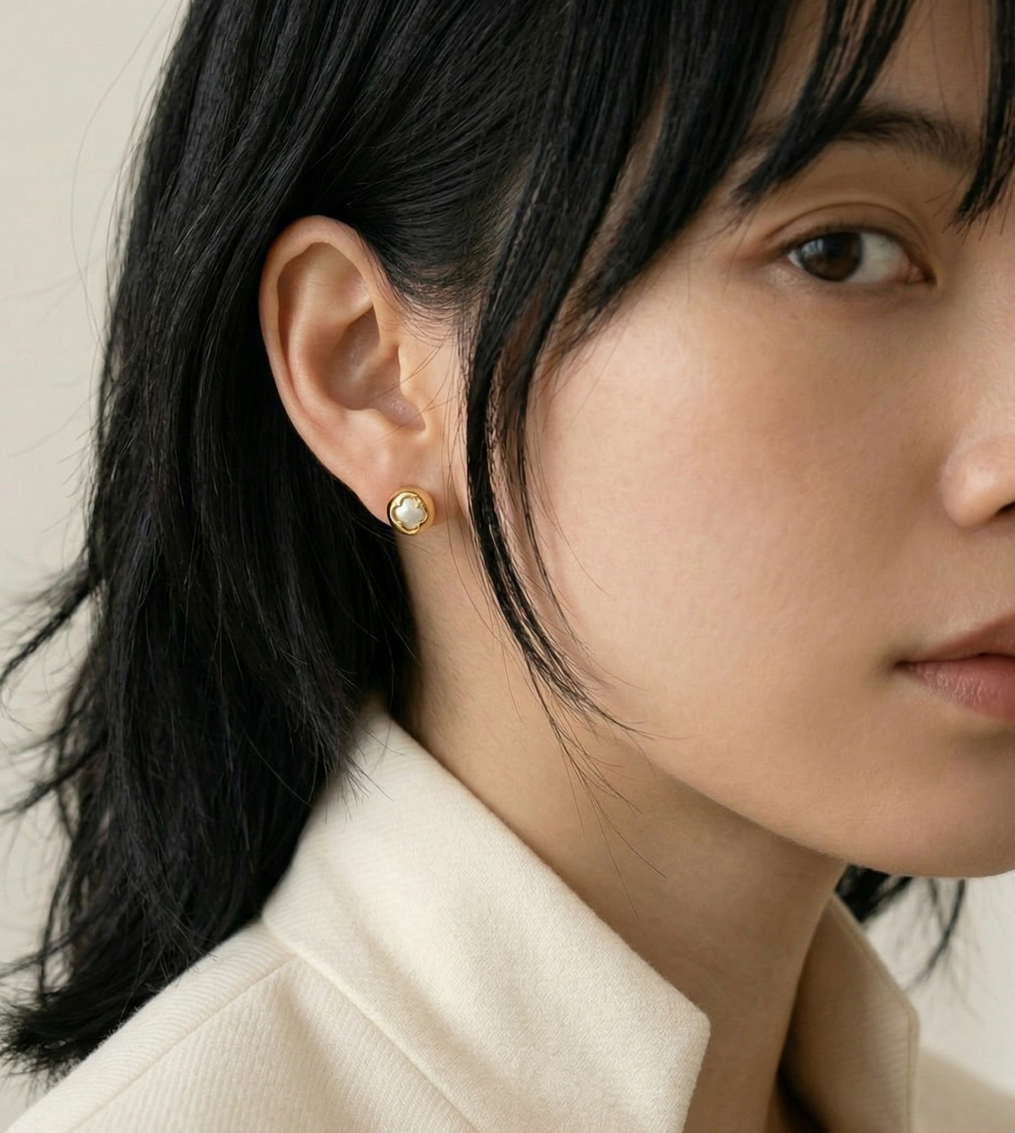 3D Clover Shell Stud Earrings with Swarovski Pearl | Downtown Chic