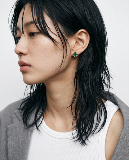 Minimal cool girl aesthetic malachite green clover stud earring 925 silver rose gold layered look everyday inspo