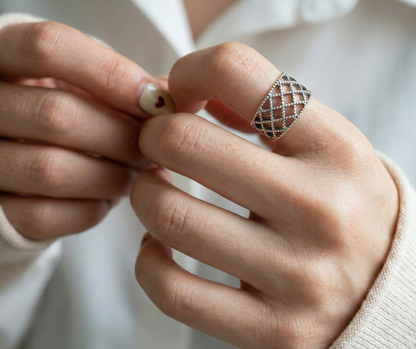 925 Sterling Silver Bold Wide Band Ring - Lace Lattice & Oval Loop