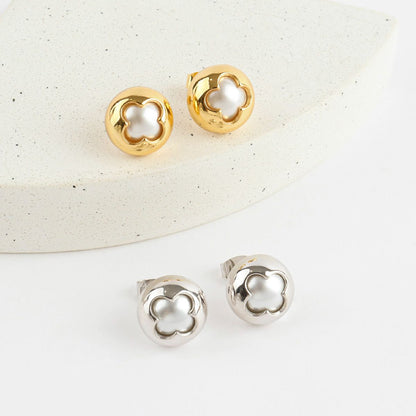 Gold and silver 3D Clover Swarovski Pearl Studs — chunky statement earrings in two tones for your Clean Girl or Quiet Luxury everyday look.