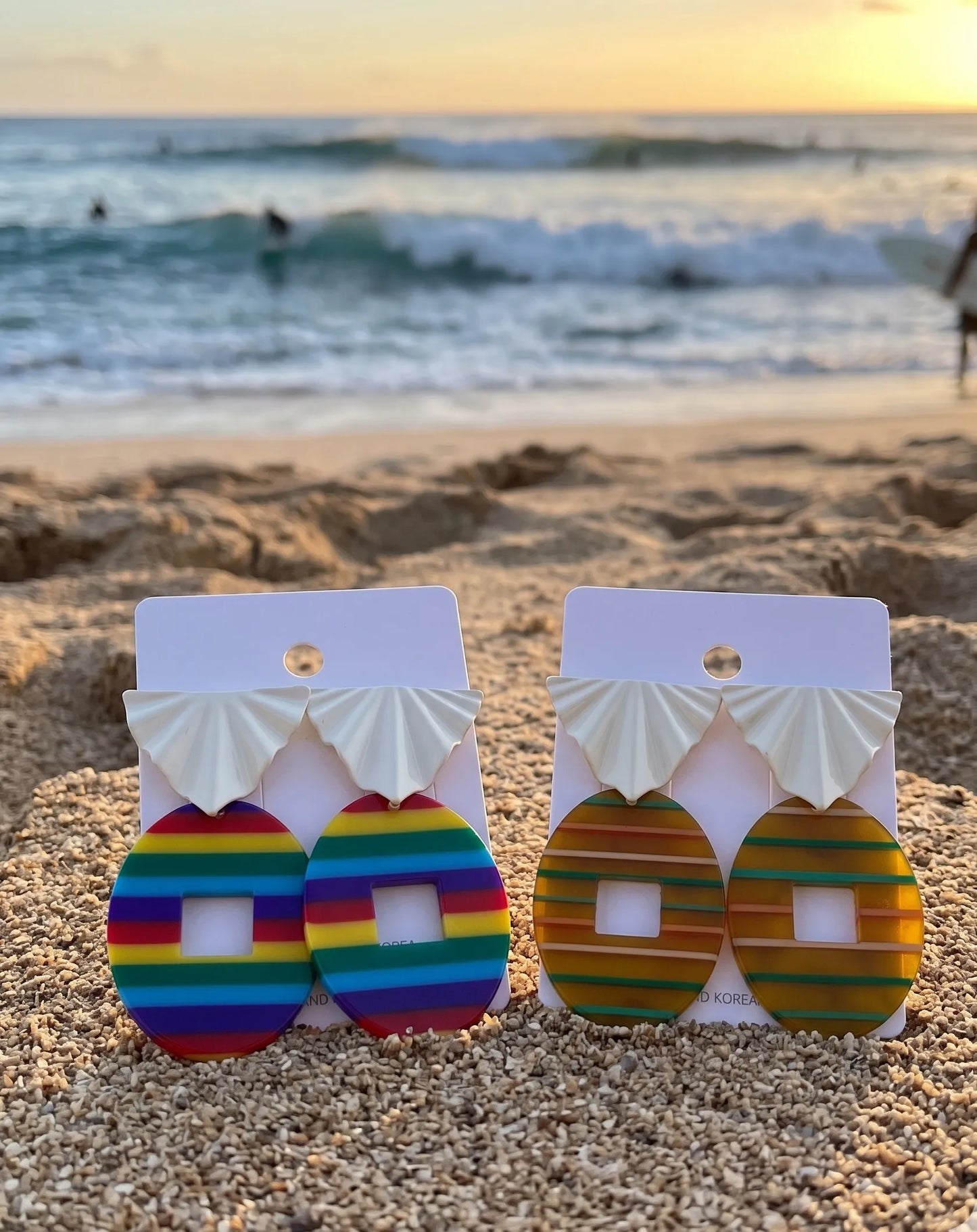 Vacation aesthetic rainbow & amber stripe acrylic drop earrings, K-style resort jewelry set of 2