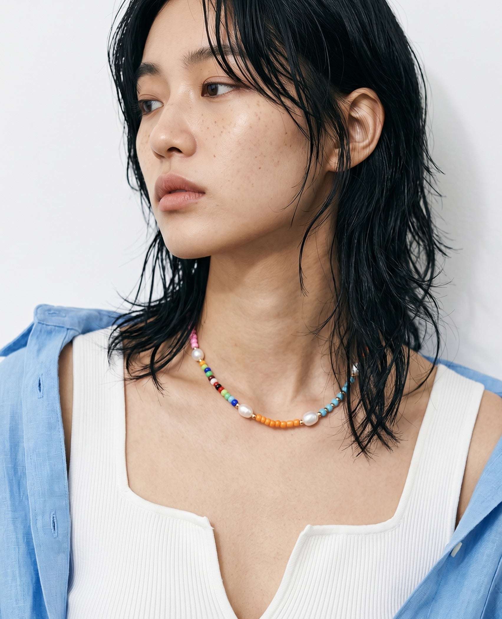  K-fashion wet hair aesthetic colorful freshwater pearl seed bead necklace hypoallergenic surgical steel for vacation look.