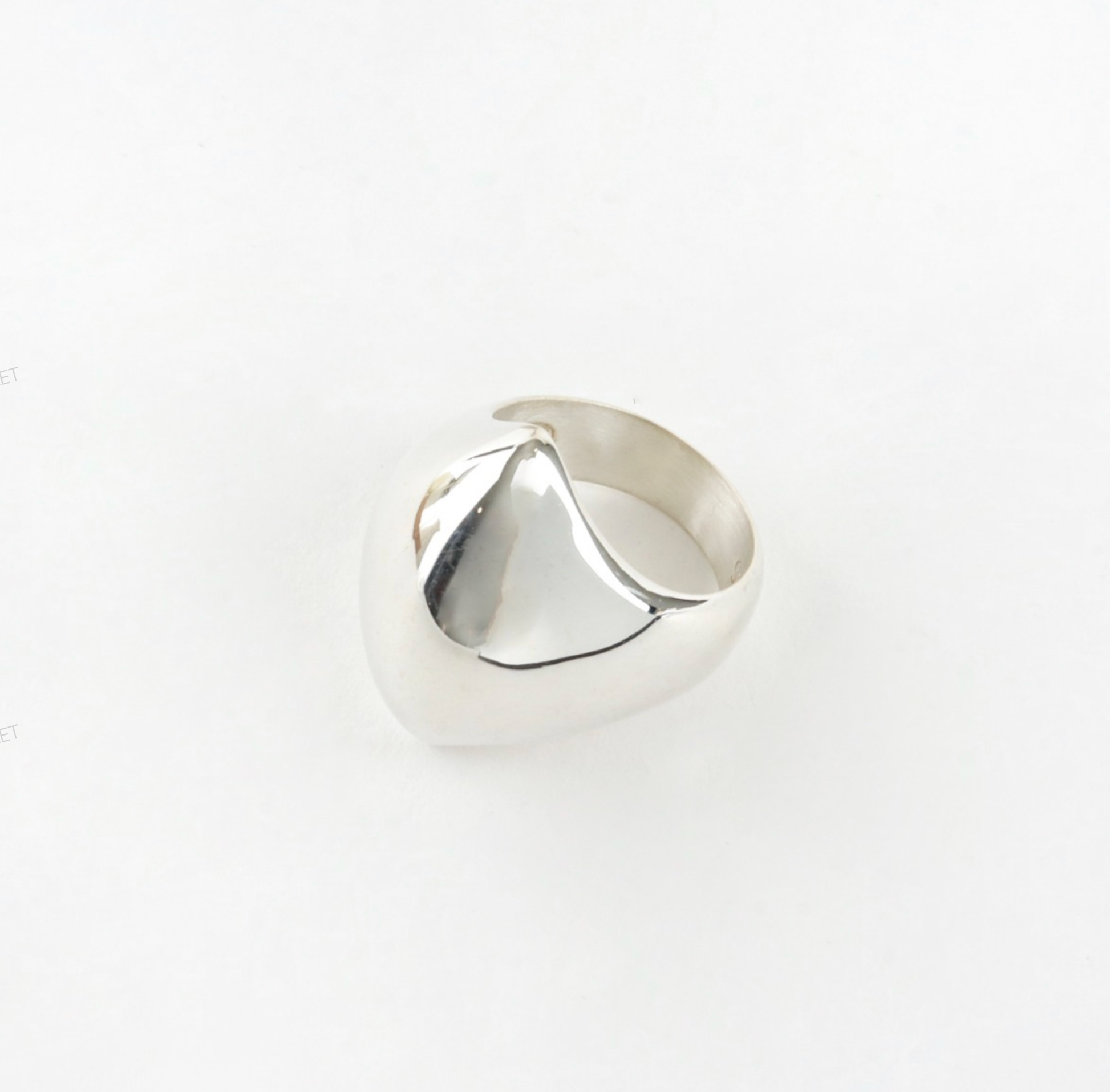 925 sterling silver sculptural wave ring closeup detai