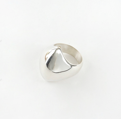 925 sterling silver sculptural wave ring closeup detai