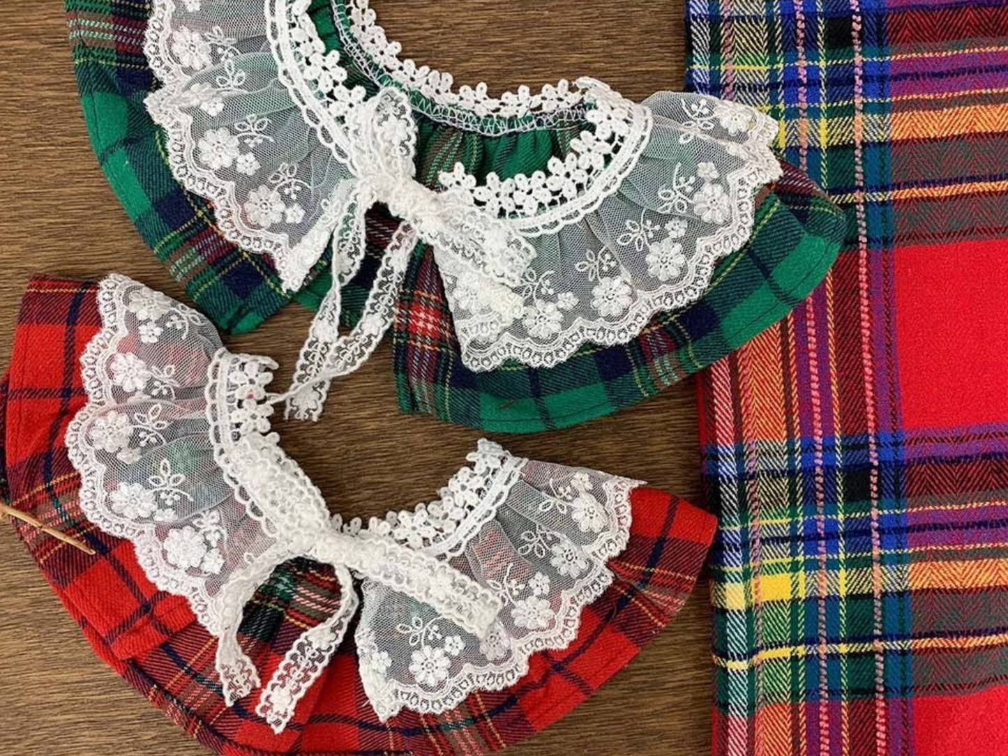 Christmas Check Lace Cape for Dogs – Red & Green