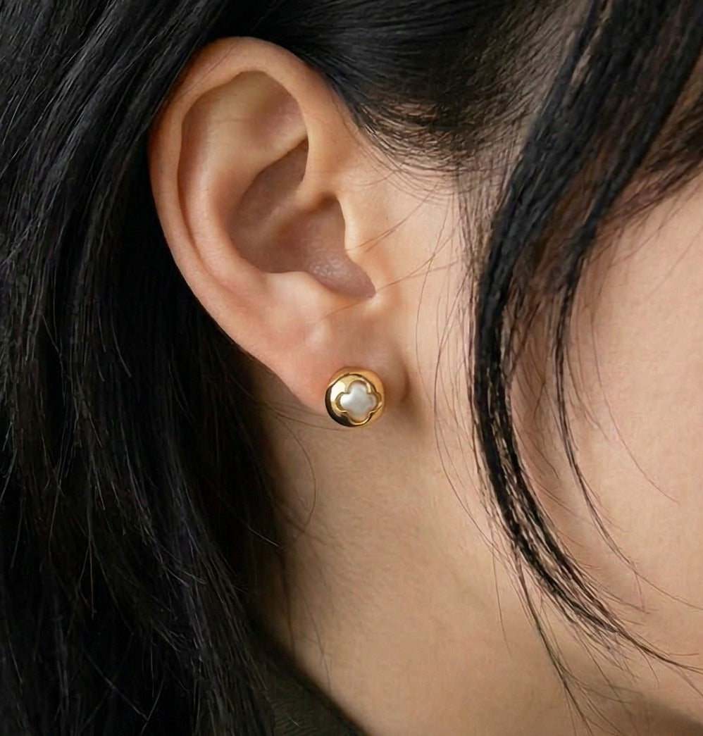 3D Clover Shell Stud Earrings with Swarovski Pearl | Downtown Chic
