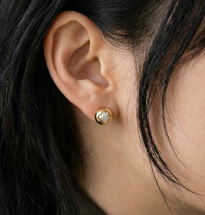 3D Clover Shell Stud Earrings with Swarovski Pearl | Downtown Chic