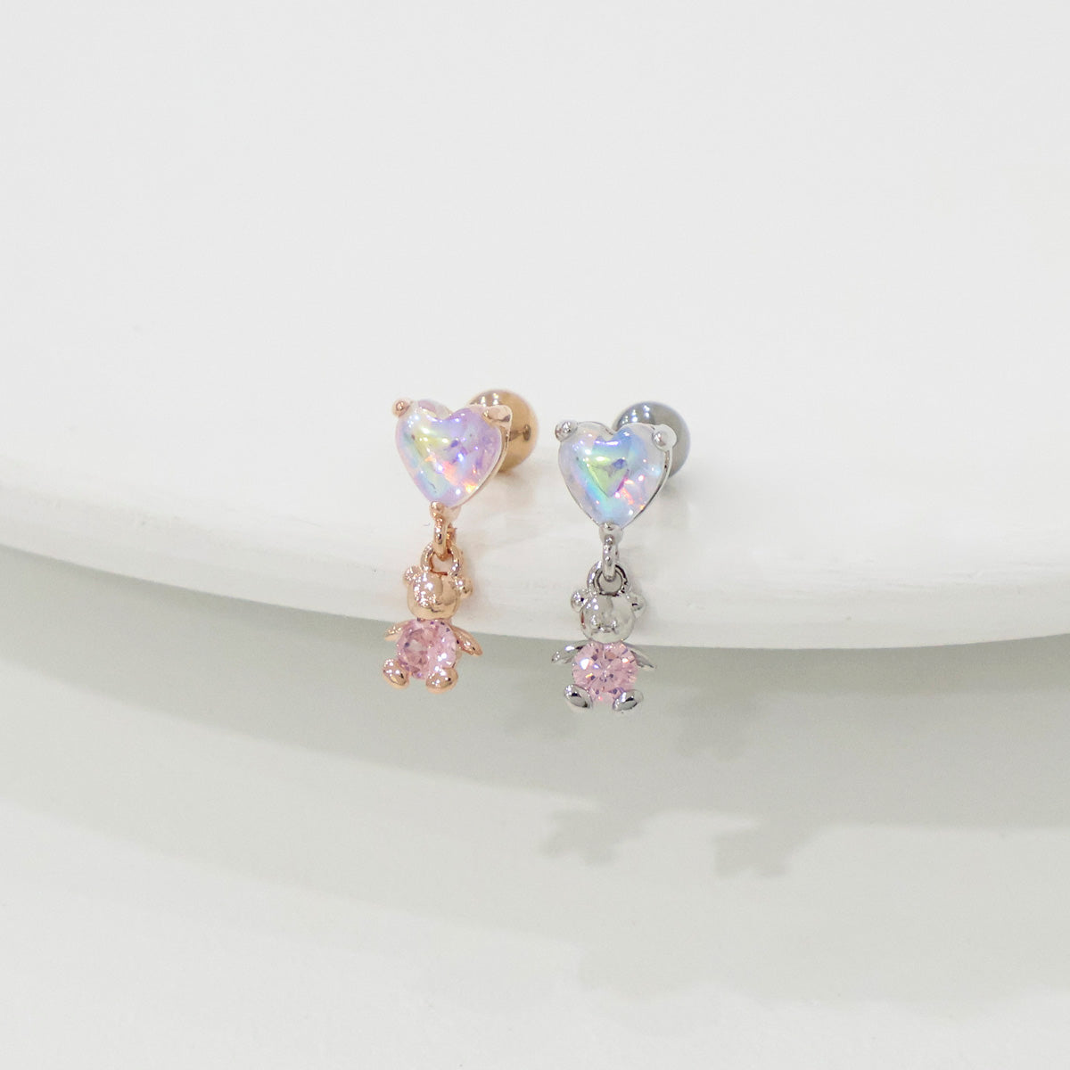 Iridescent Heart Bear Dangle Barbell – Kawaii Cartilage Piercing | Single