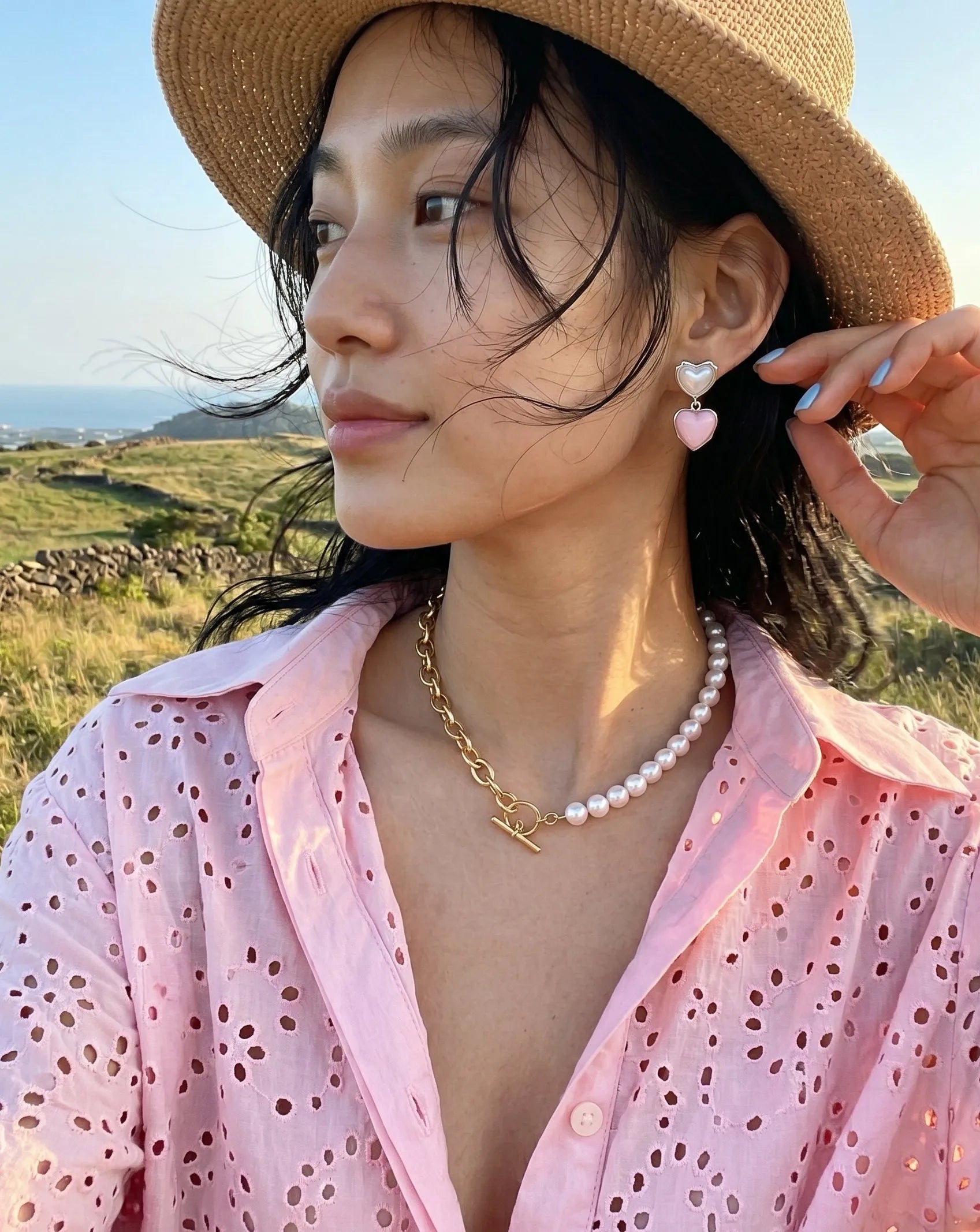 Pink heart drop earrings with straw sun hat, K-style summer jewelry for vacation look.