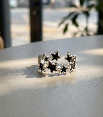 Detailed shot of midnight black 925 silver adjustable star ring with sparkling glitter finish
