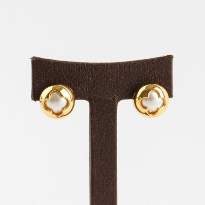 3D Clover Shell Stud Earrings with Swarovski Pearl | Downtown Chic