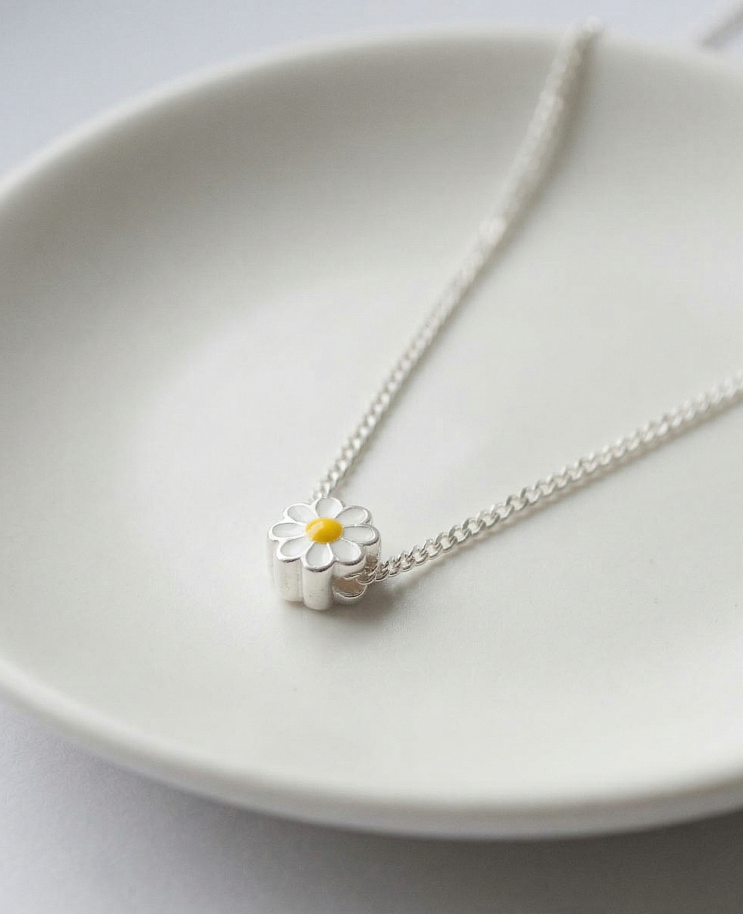 Dainty 925 Sterling Silver Daisy Flower Pendant Necklace
