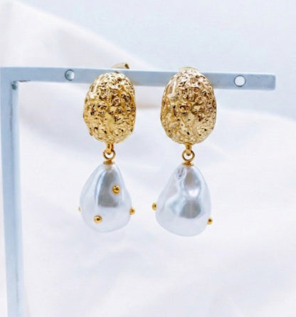 Vintage Hammered Baroque Pearl Drop Earrings - Gold/Silver
