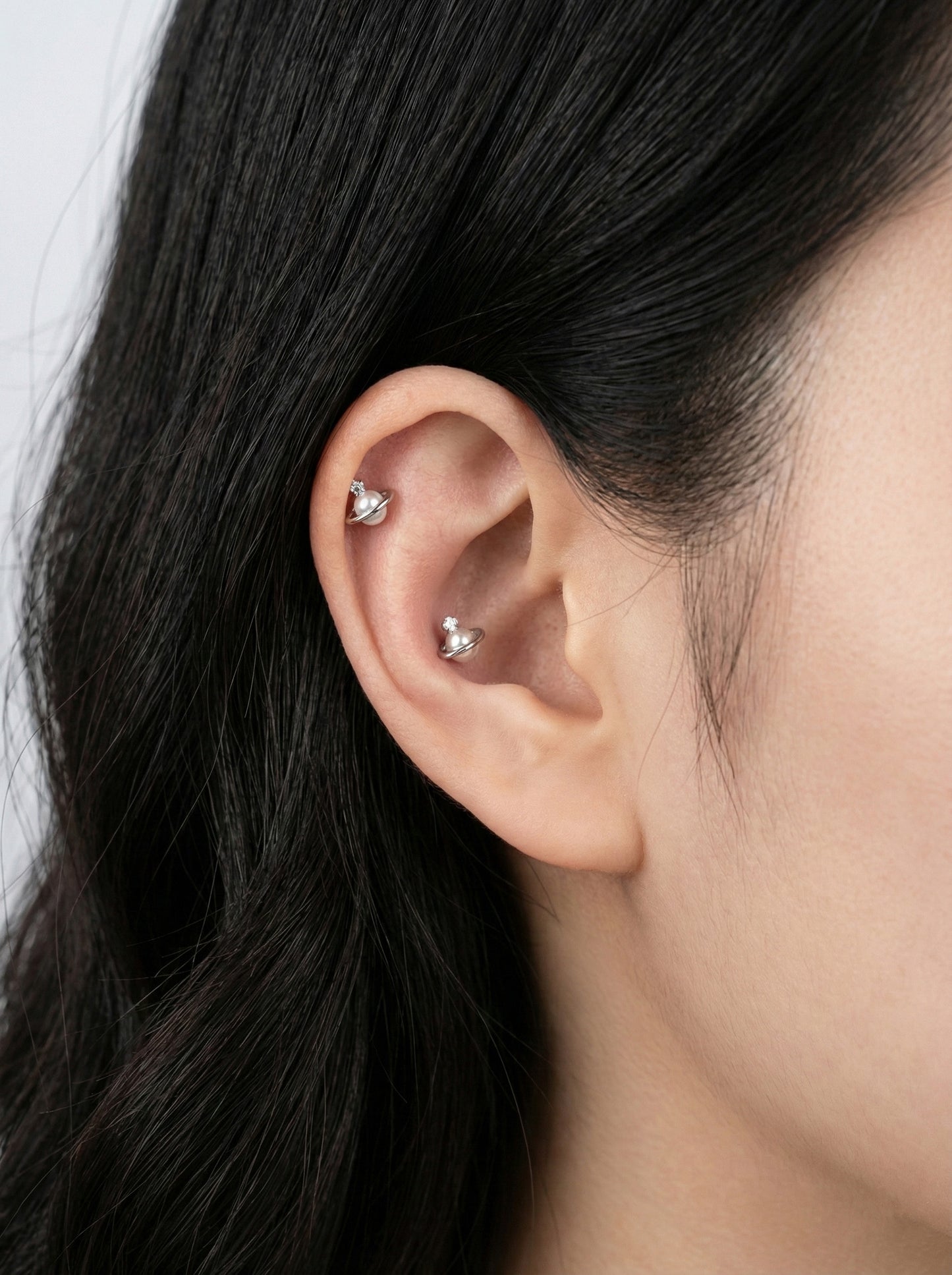 Saturn Pearl Planet Barbell Piercing - Cubic Zirconia Detail