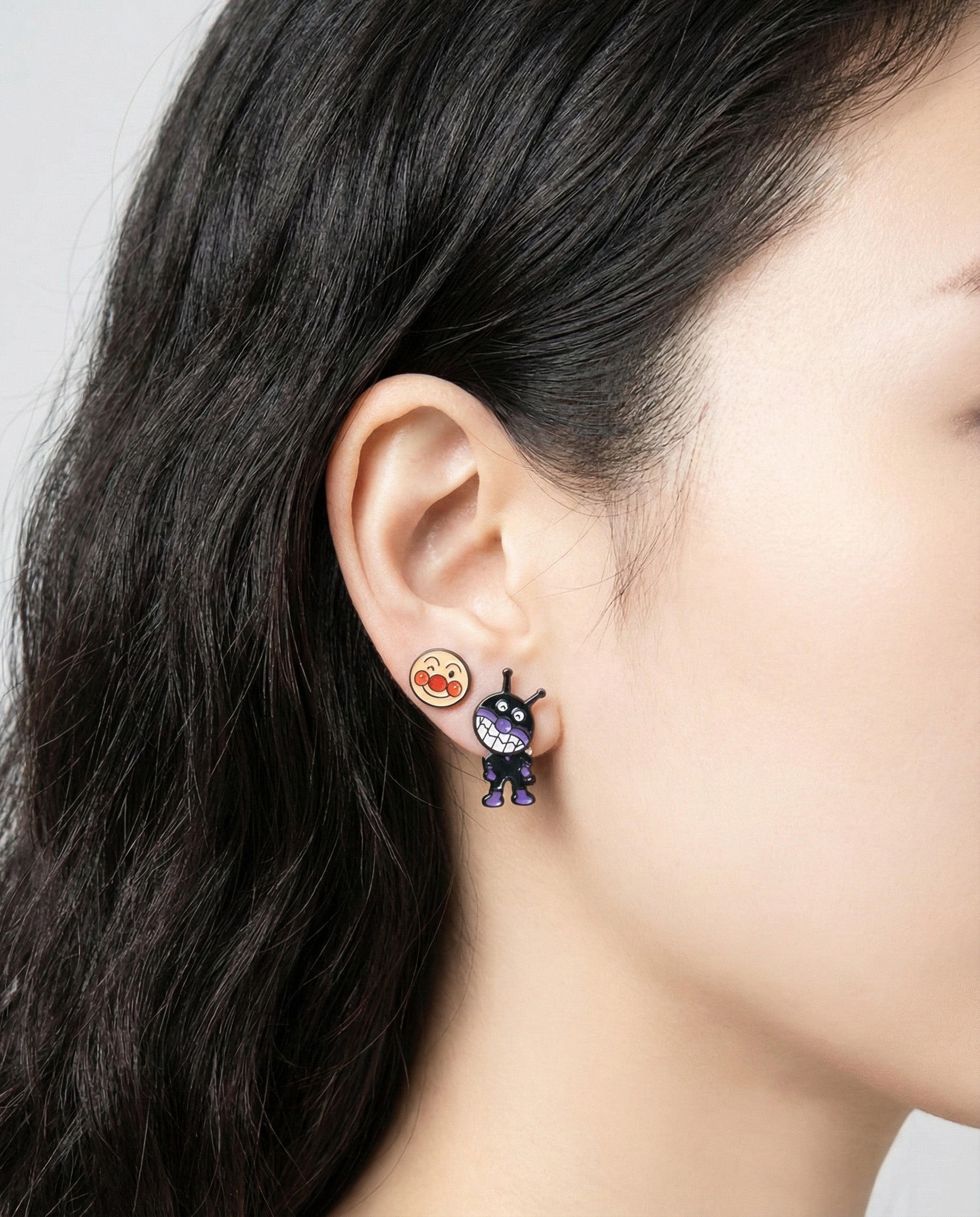 Woman wearing Anpanman and Baikinman 2-way drop earrings