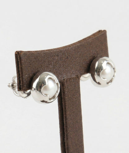 3D Clover Shell Stud Earrings with Swarovski Pearl | Downtown Chic