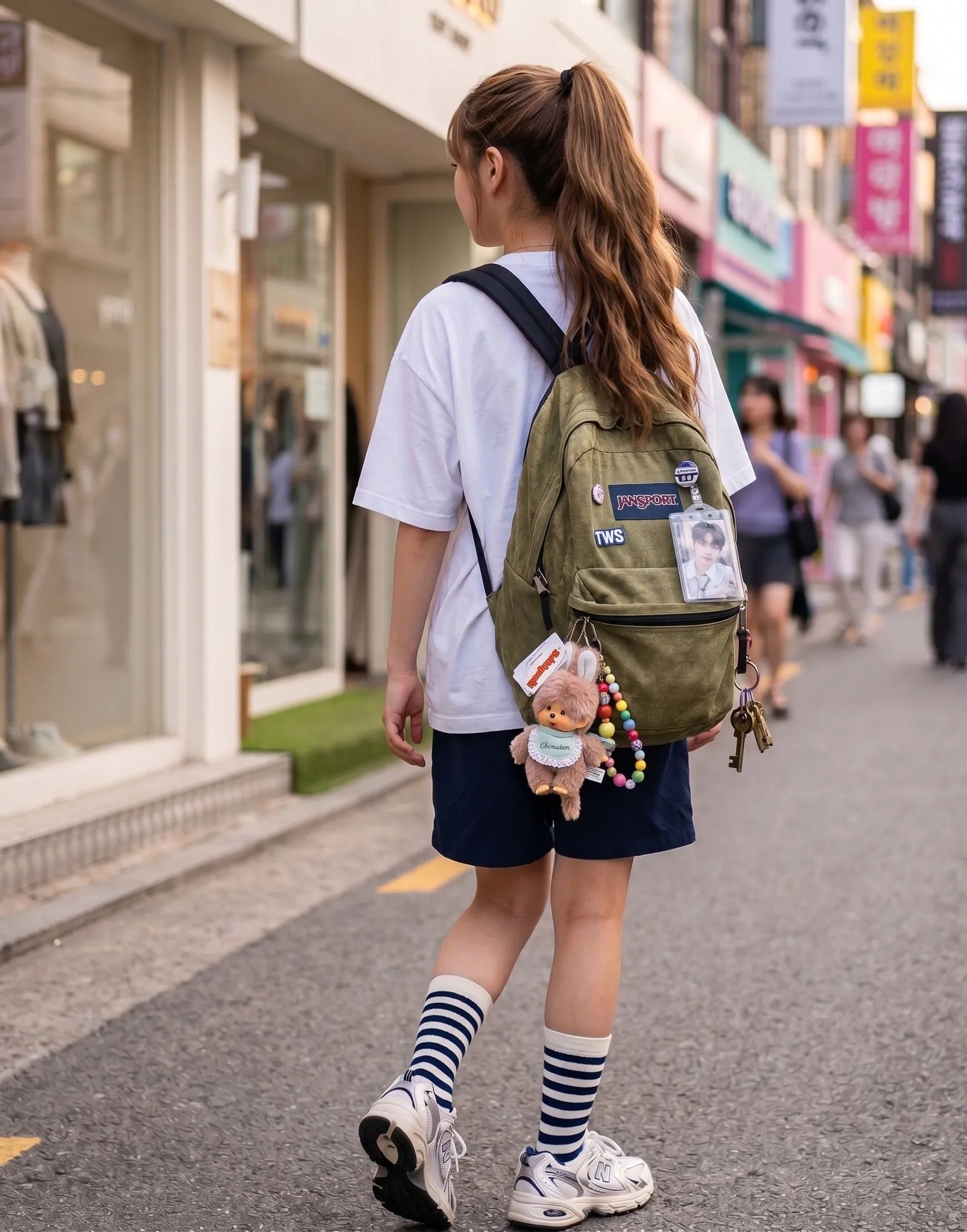K-street style downtown girl aesthetic Chimutan brown keychain on Jansport backpack, Seoul bag decoration inspo — 8ttitto8