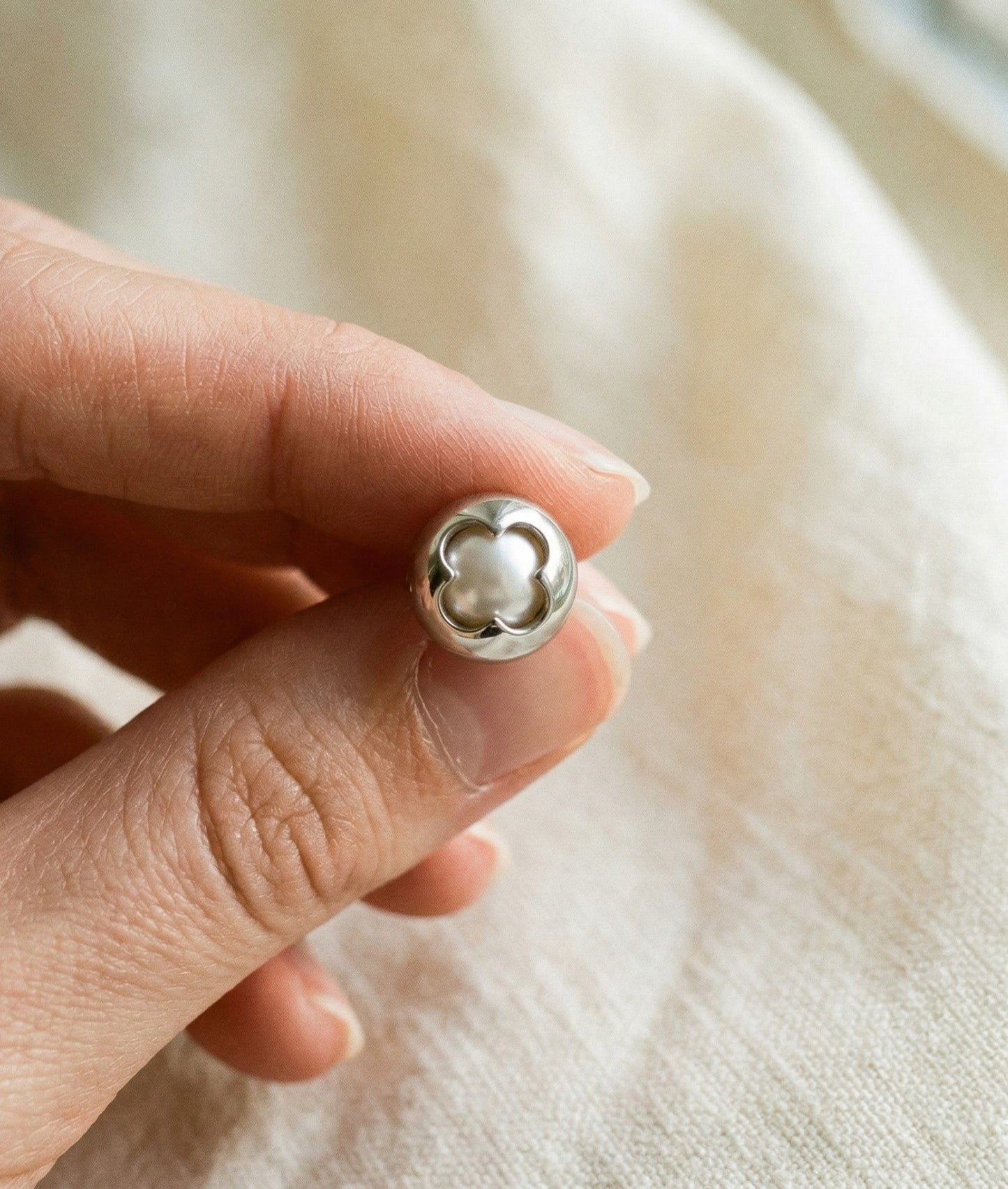 3D Clover Shell Stud Earrings with Swarovski Pearl | Downtown Chic
