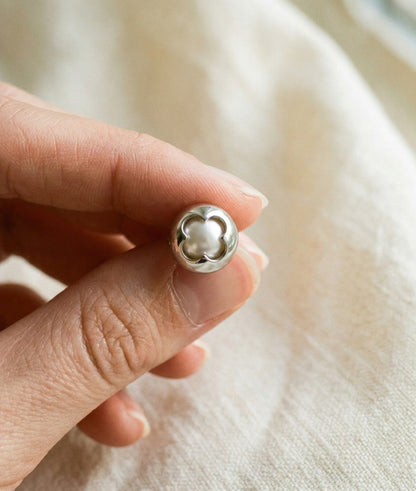 3D Clover Shell Stud Earrings with Swarovski Pearl | Downtown Chic