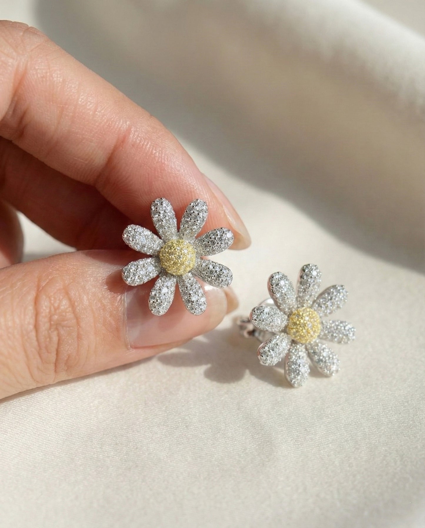 Sparkling Daisy Flower Cubic Zirconia Stud Earrings - 925 Silver