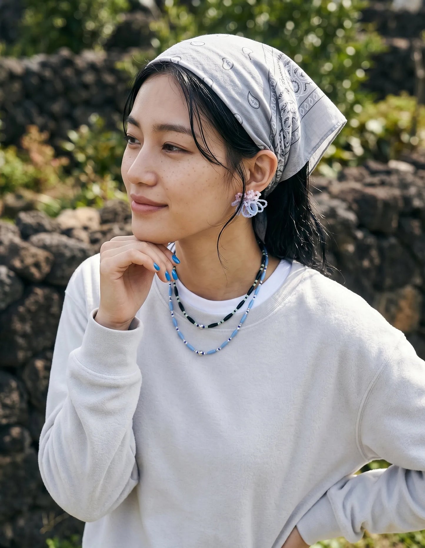  How to style a bandana with layered necklace, black and blue beaded stack, boho summer look