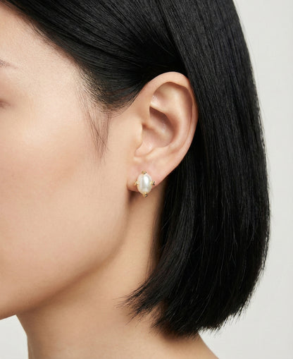 925 Silver Freshwater Pearl Stud Earrings in Gold & Silver