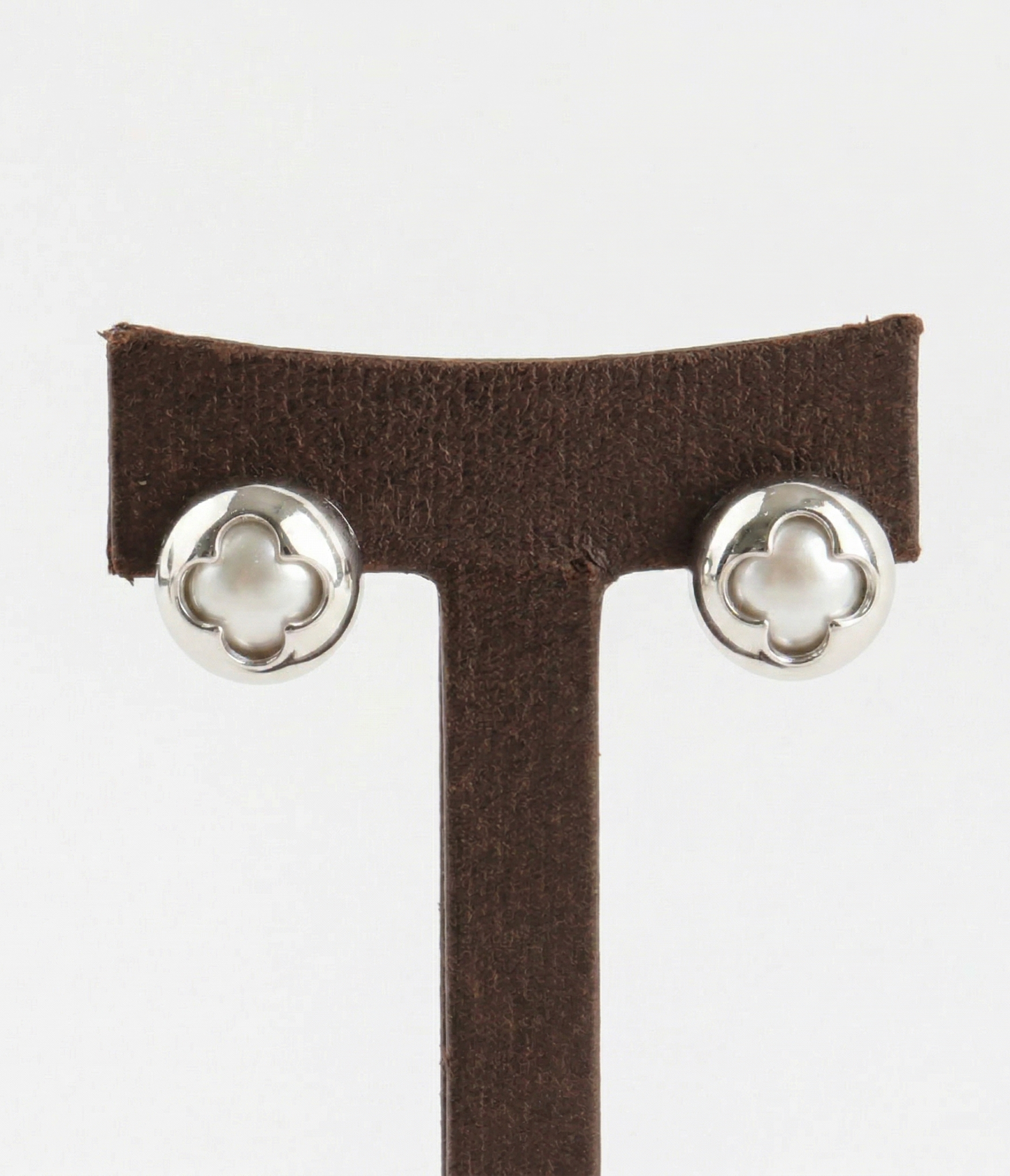 3D Clover Shell Stud Earrings with Swarovski Pearl | Downtown Chic