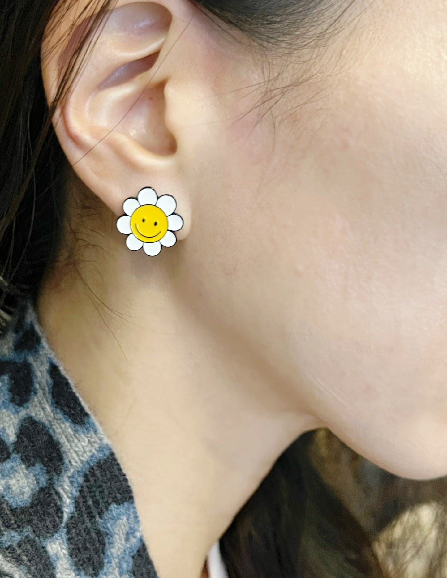 Smiley Flower Stud Earrings – 2cm Colorful & White Options