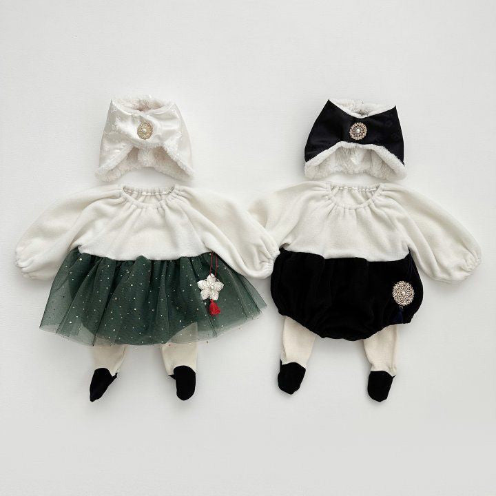 Korean baby hanbok outfits with white and black jobawi bonnets, featuring cream blouses, green tulle skirt and black bloomers with pearl brooches
