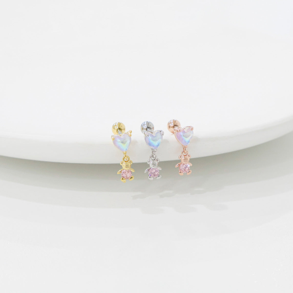 Iridescent Heart Bear Dangle Barbell – Kawaii Cartilage Piercing | Single