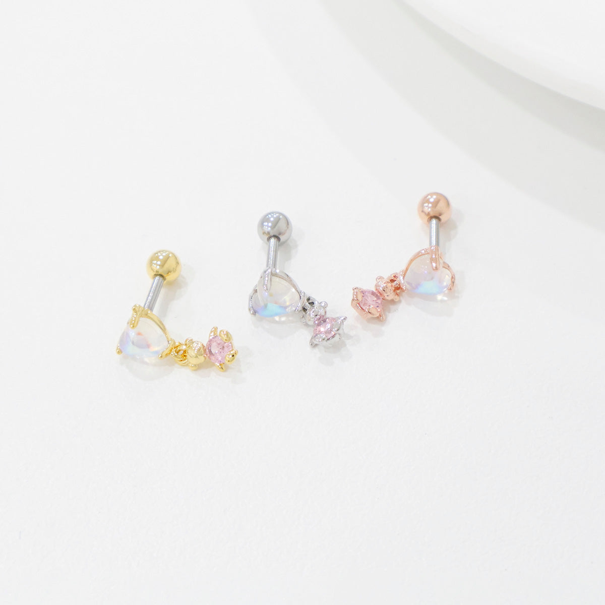 Iridescent Heart Bear Dangle Barbell – Kawaii Cartilage Piercing | Single