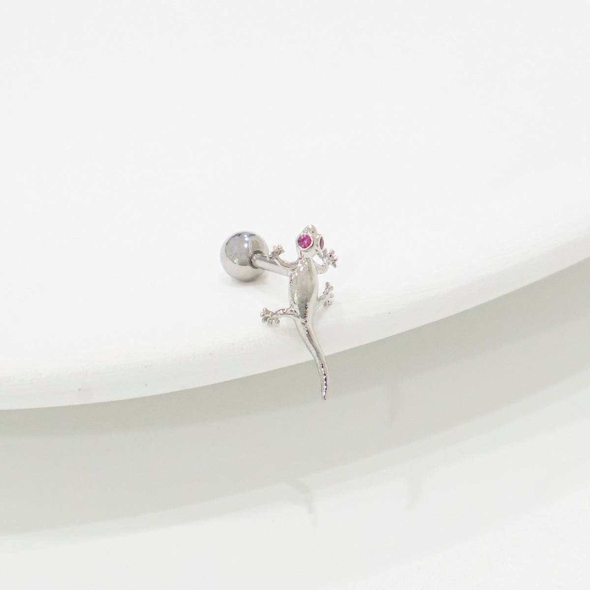 Single silver gecko cartilage stud with pink cubic zirconia eye, surgical steel hypoallergenic piercing