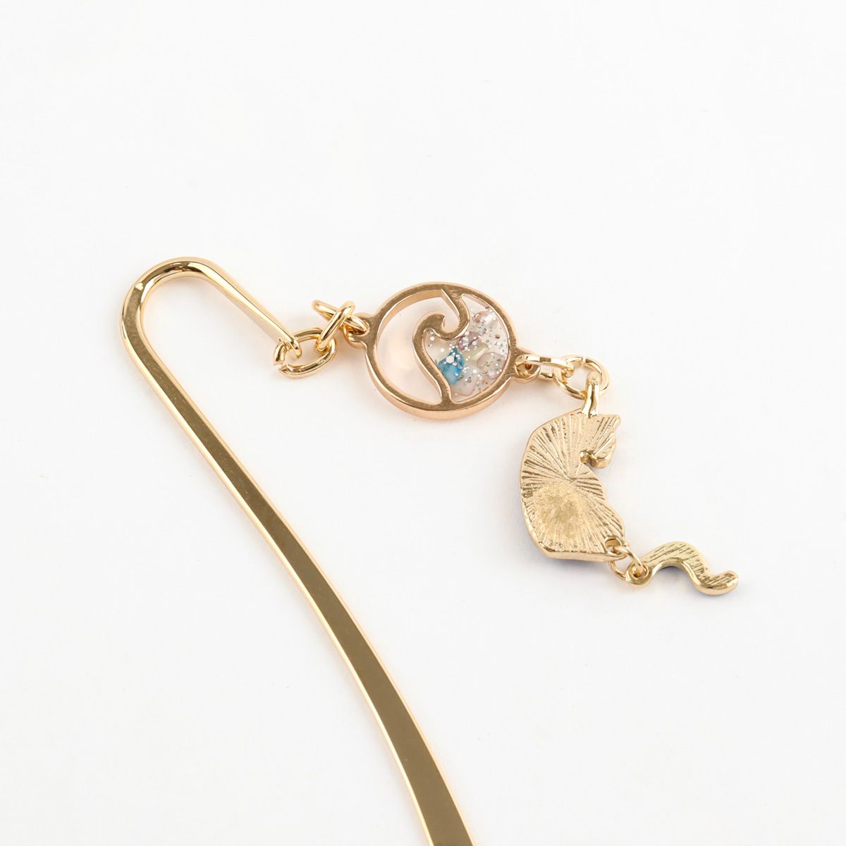 Handmade Gold Metal Cat Bookmark with Wave Charm Aesthetic Page Marker for Book Lovers