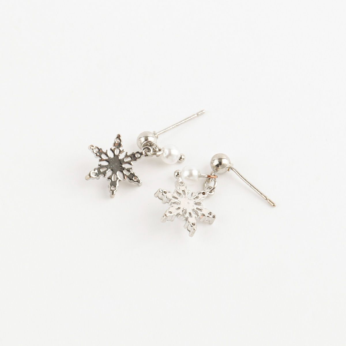 Snowflake Pearl Drop Earrings – Dainty Winter Sparkle
