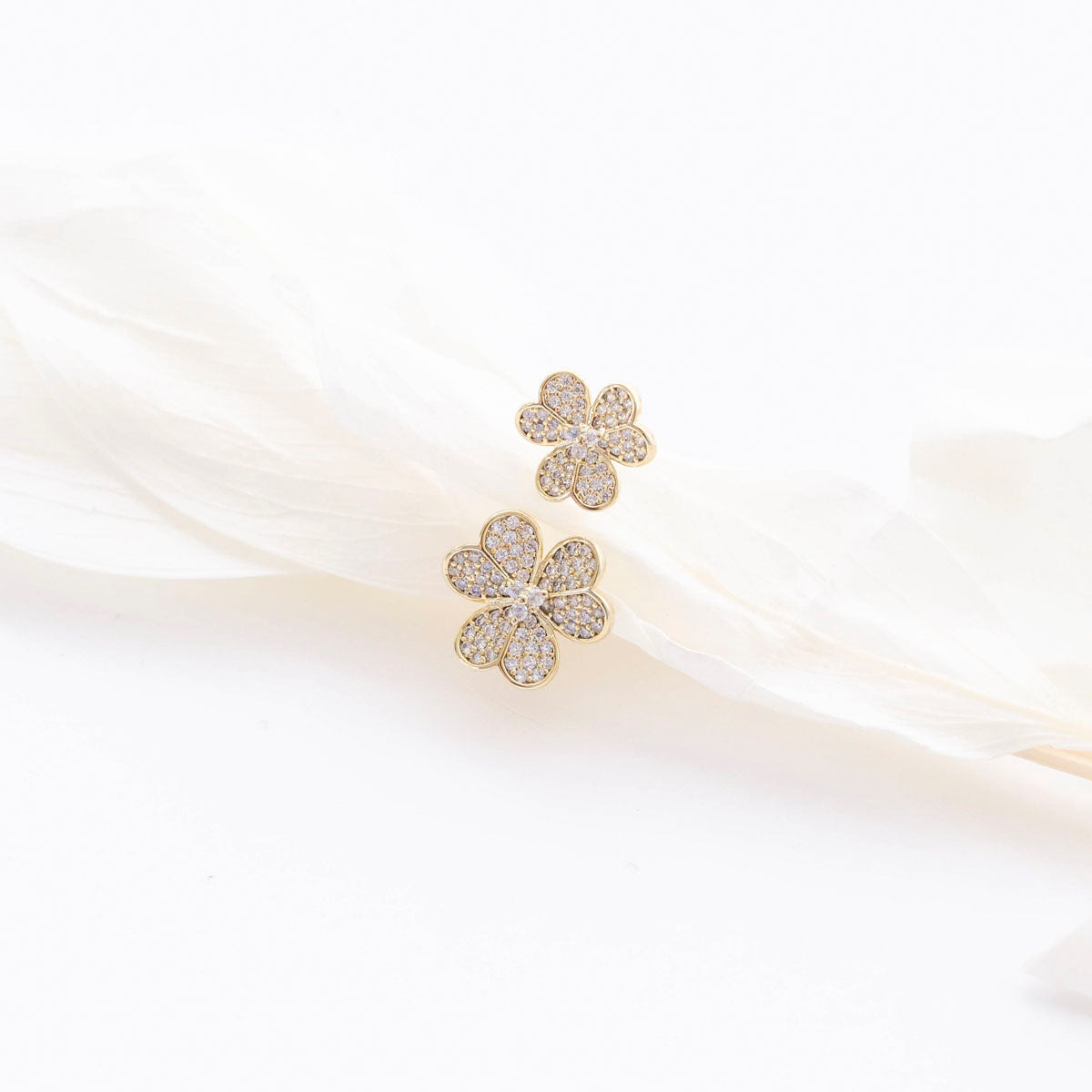 Lucky Clover Pavé Adjustable Ring — Sparkling Statement Cocktail Ring for Women, Gold Silver Rose Gold, Luxury Four-Leaf Clover Jewelry Gift