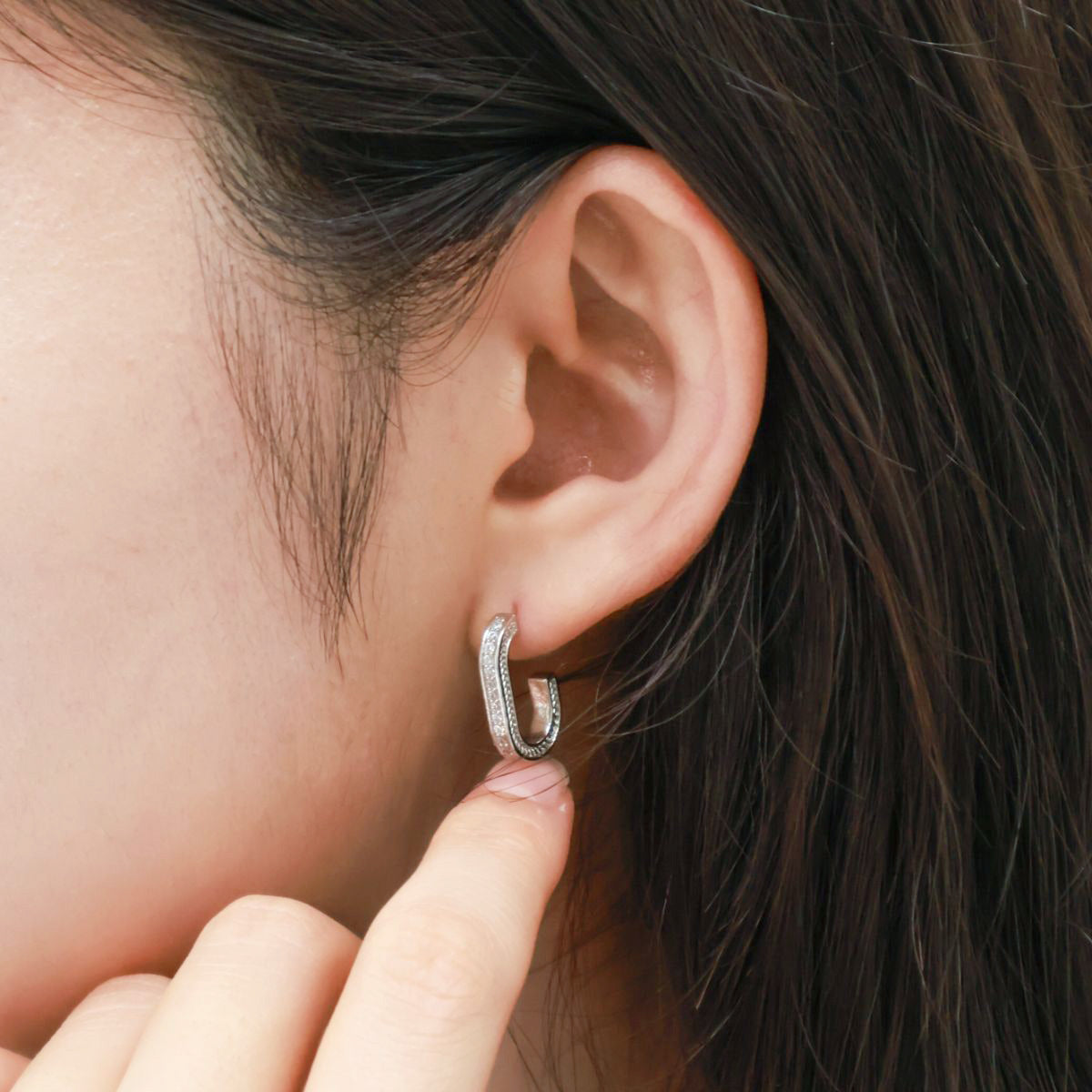 silver  oval drop stud earrings worn by mode